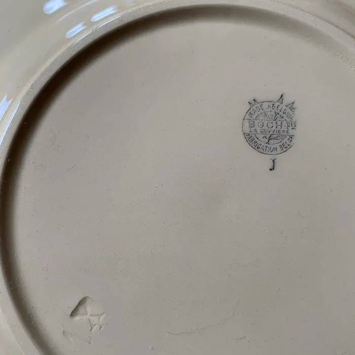 Boch La Louvière zachtgeel plat bord bloemmotief_2.webp